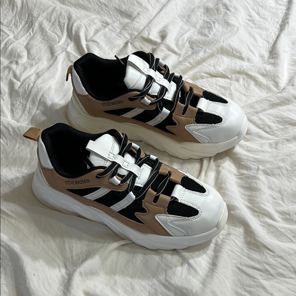 Steve Madden Tan and White Chunky Sneakers - Picture 3 of 5